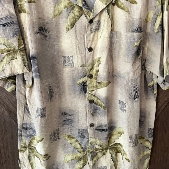 Tommy Bahama Silk Palm Tree Button Up Short Sleeve Hawaiian Shirt Size L EUC - Picture 4 of 5